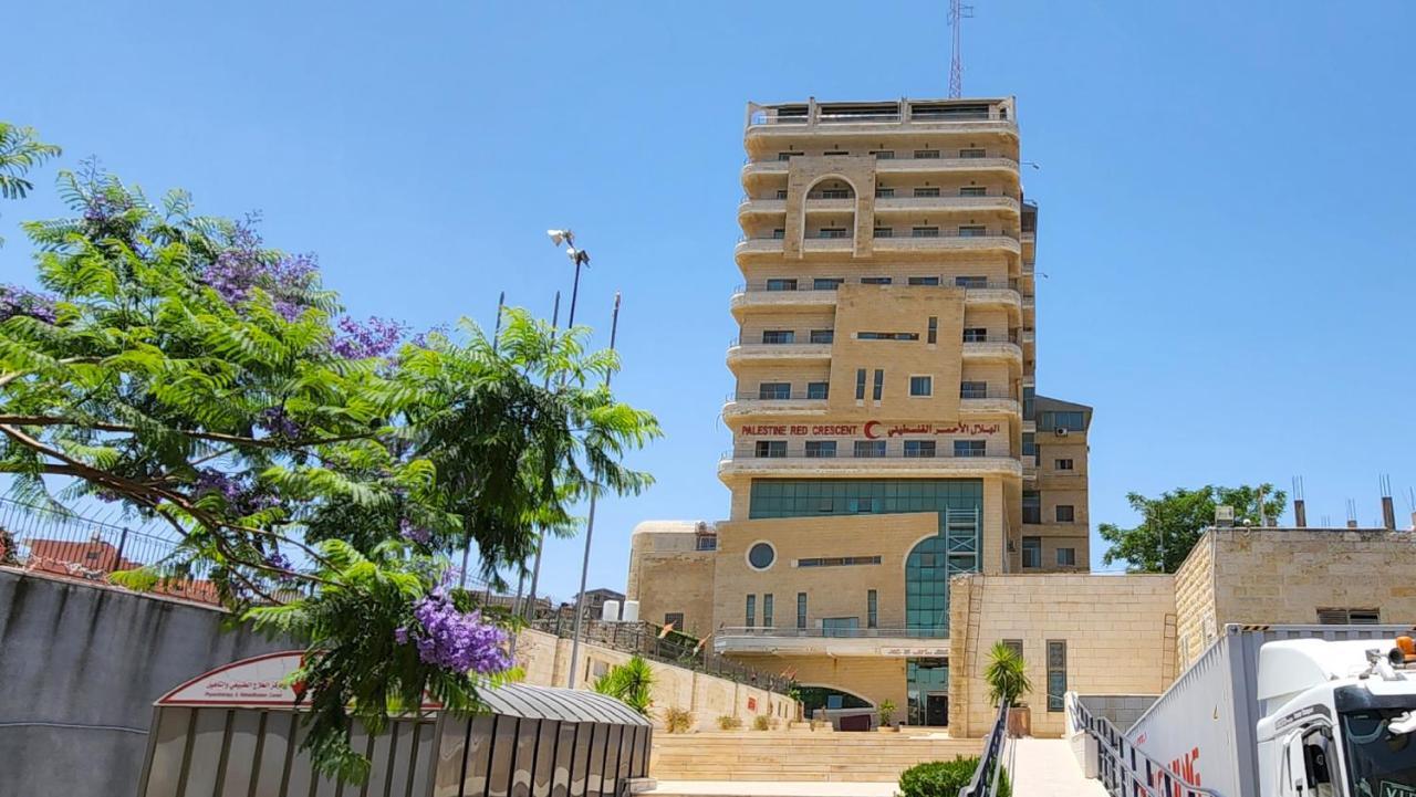 Red Crescent Guesthouse Ramallah Extérieur photo